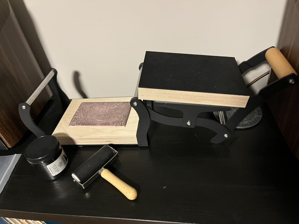 TOPOWN Linocut Press Machine, Printing Hand Lever Press Machine, Linocut Manual Printmaking Machine, A4 Size Lever Printmaking Press Machine with Felt Pad for Blocks up to About 25mm Thick customer photo 2