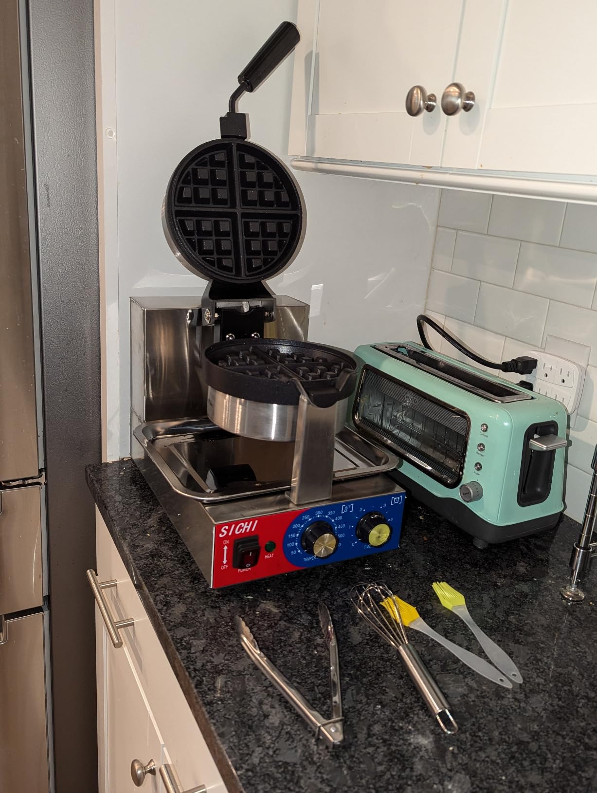 Commercial Belgian Waffle Maker - Rotating Double Waffle Maker w/Non-stick and 1.2 in Thick, Flip Belgian Waffle Machine w/ 122-572°F Temp Range and Timer, Stainless Steel Waffle Iron, 2400W customer photo 1