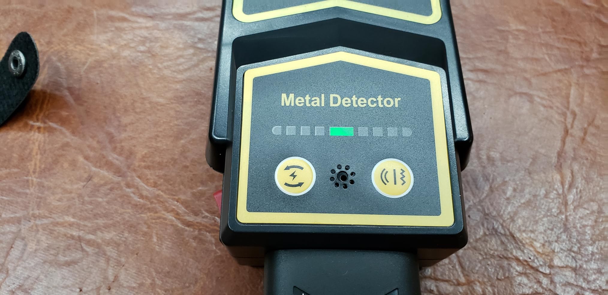 Rechargeable Handheld Metal Detector Wand, High Sensitivity Security Wand Metal Detector, Portable Nail Finder Scanner Woodworking Metal Detector for Logs Weapons Sound Vibration Alert Detects customer photo 1