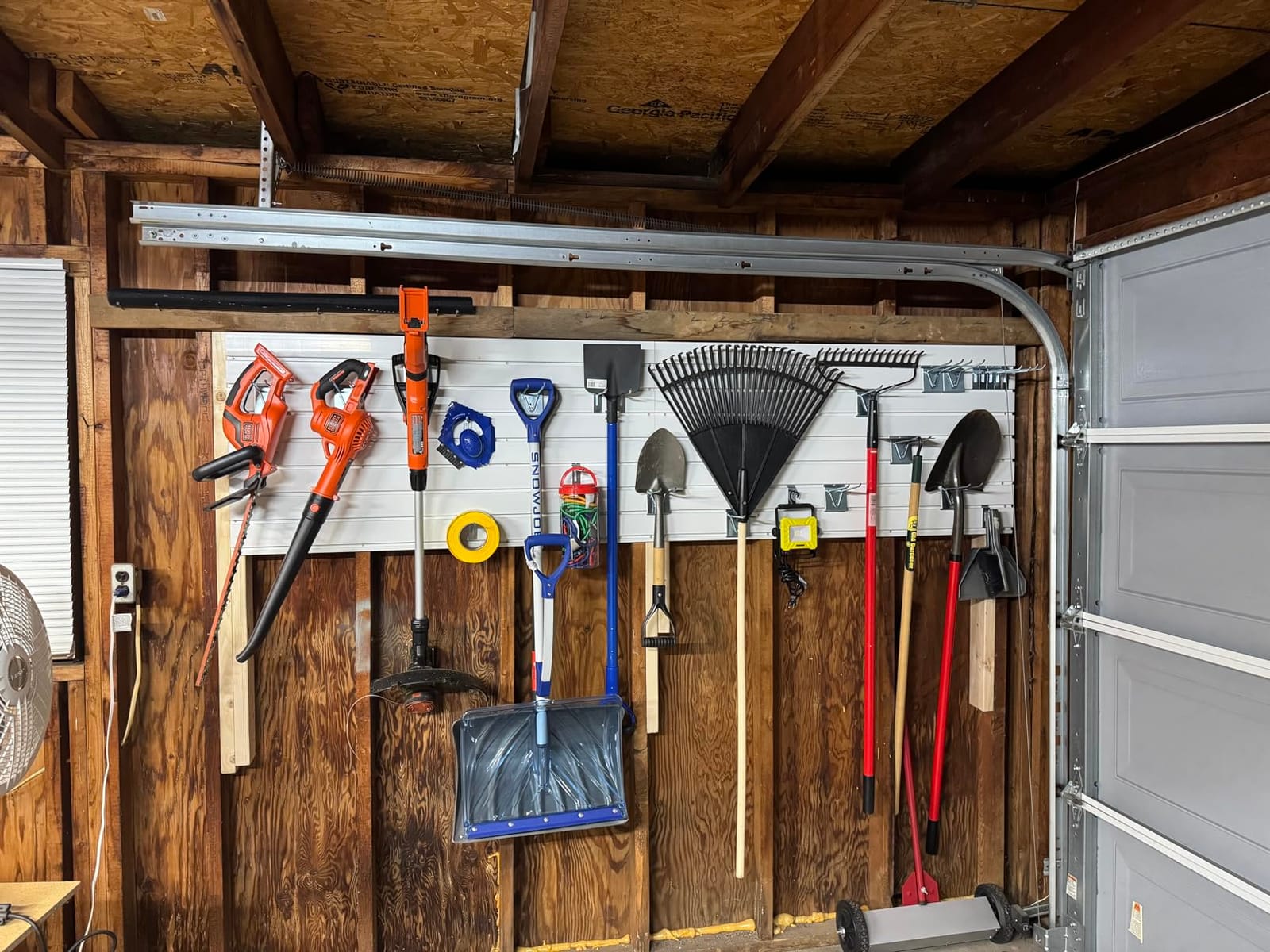Ezlaino Slat Wall 4 FT x 8 FT, PVC Slat Wall Paneling, Upgraded & Thickened for Long-Lasting Durability, Easy to Install, Compatible with Most Hooks, Ideal for Garage Storage & Decoration, White customer photo 1