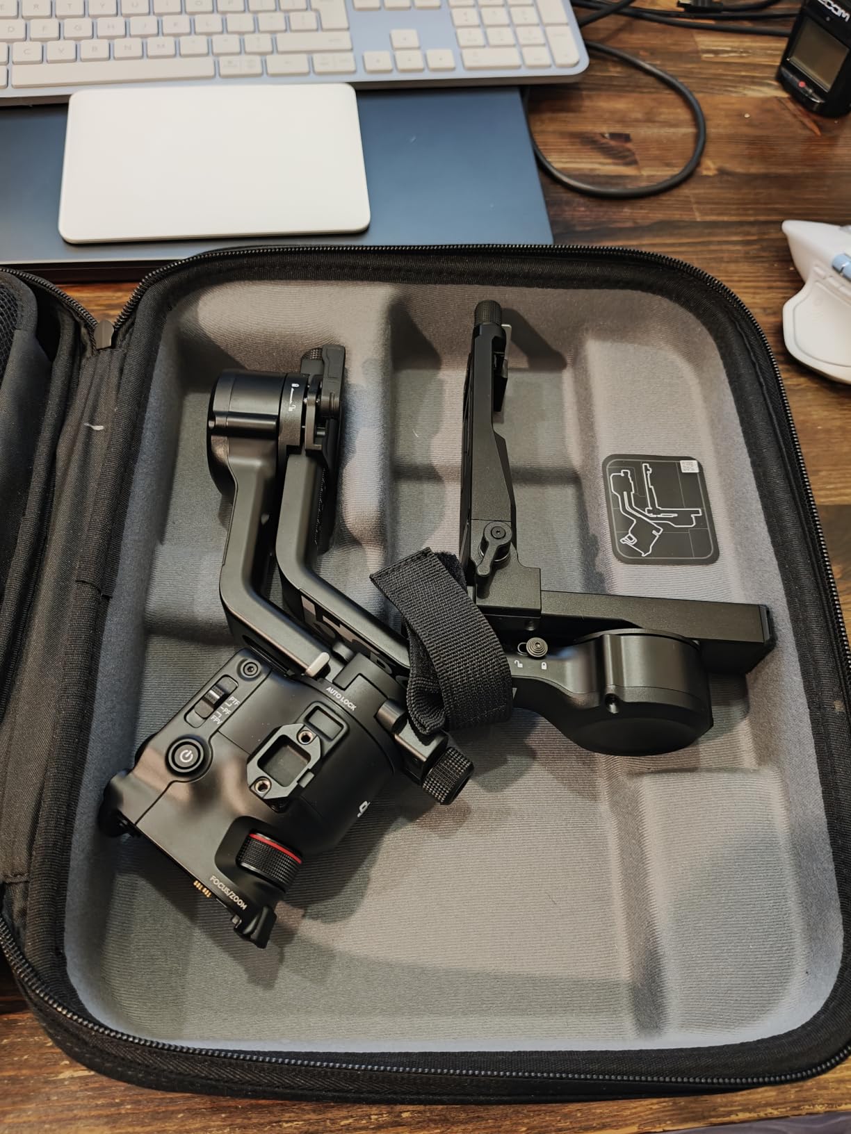 DJI RS 5, Gimbal Stabilizer for Camera, Canon/Sony/Nikon/Fujifilm | Fine-Tuning Knobs, 2nd-Gen Automated Axis Locks, Quick-Open Tripod, Z-Axis Indicator customer photo 2