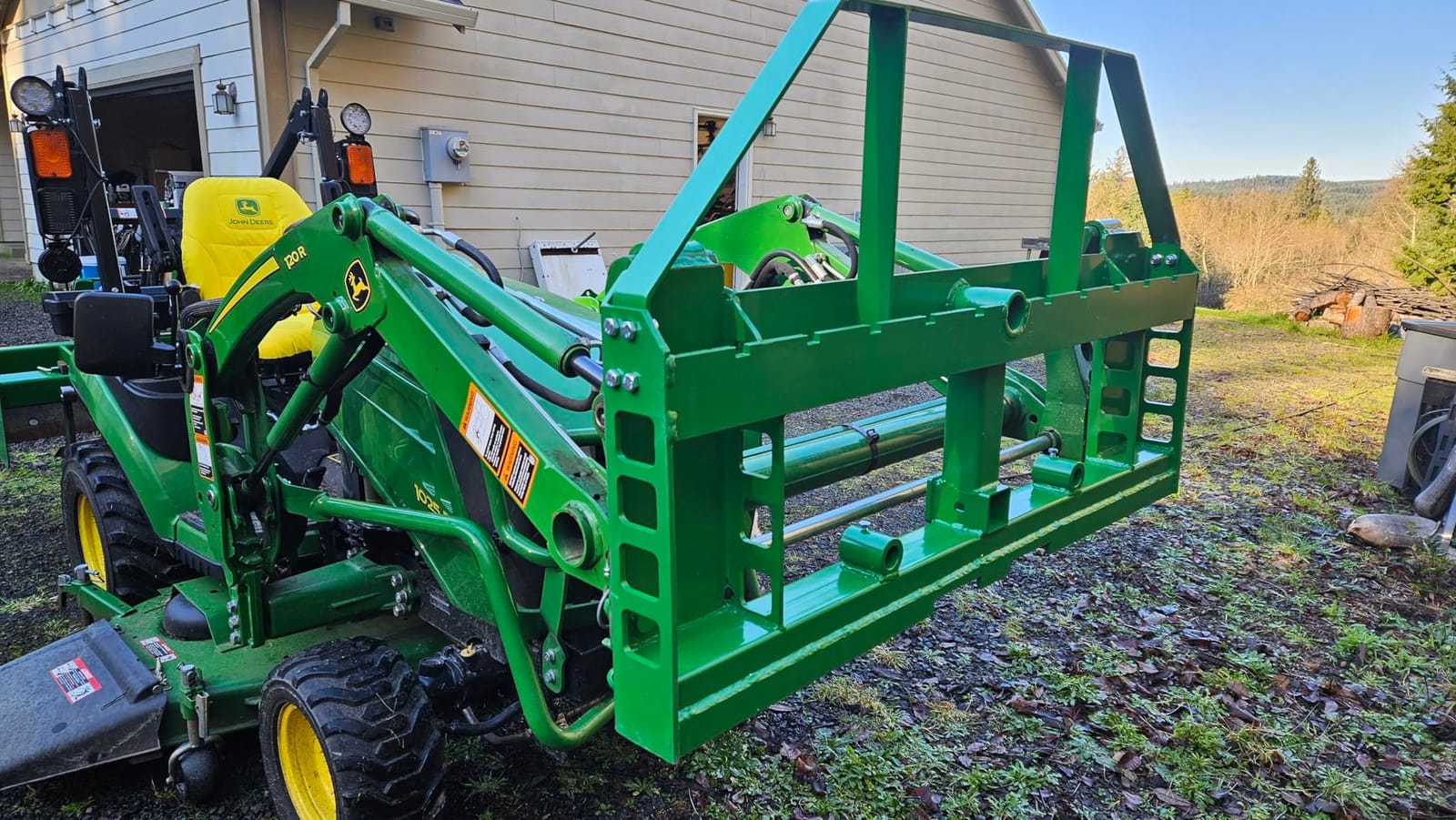 VEVOR Skid Steer Pallet Frame, 4000 lbs Rated Load Capacity, 45-inch Pallet Fork Frame Attachments with 2-inch Hitch Receiver & Spear Sleeves, Fit for Loaders Tractors Quick Attach Mount, Frame Only customer photo 1