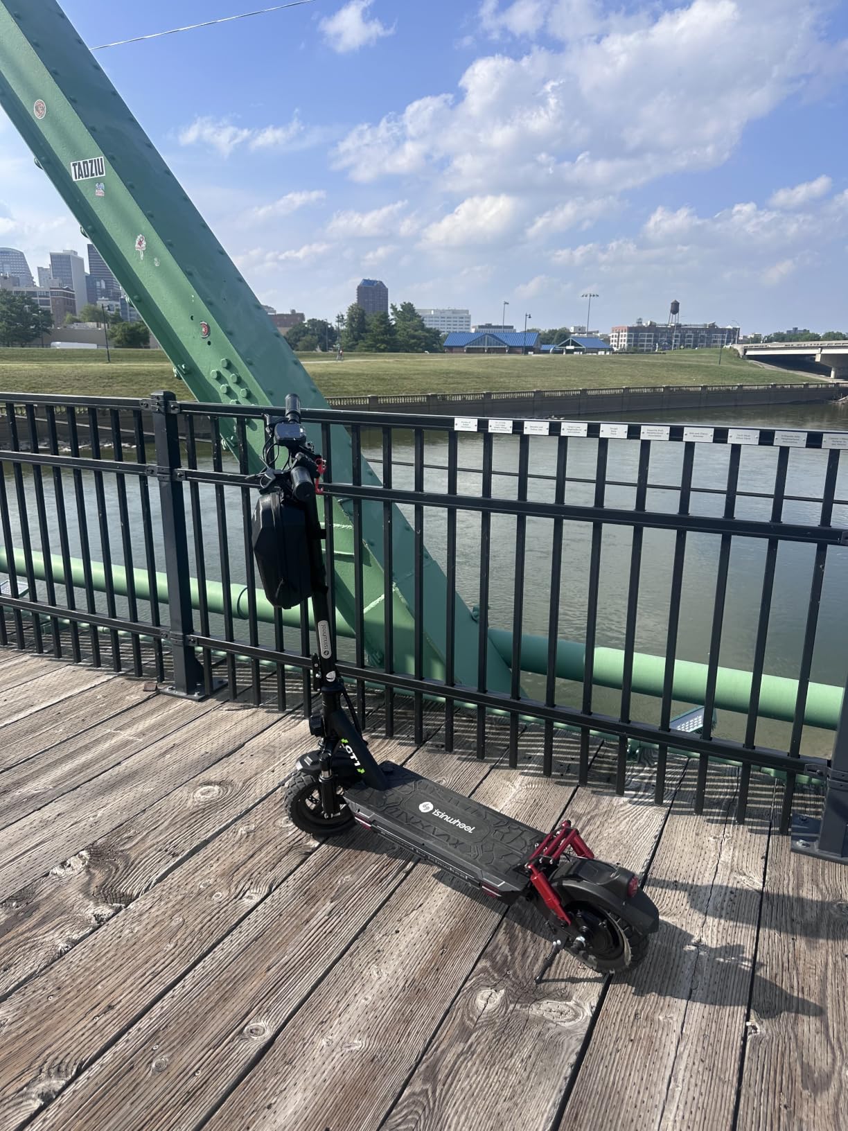 isinwheel GT1 Electric Scooter Adults, 28MPH Top Speed, 28 Miles Range, 800W Motor, 330LBS Load, Off-Road Scooter for Adults with Turn Signal customer photo 1