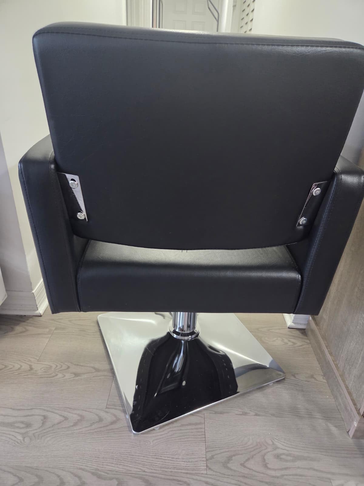 Artist hand Hair Salon Chair Black and Gold, Hydraulic Styling Chair | Heavy Duty Pump, 360 Degree Swivel Barber Chair, Adjustable Height, Beauty Salon Equipment for Hair Stylist, Max Load 330 Lbs customer photo 2