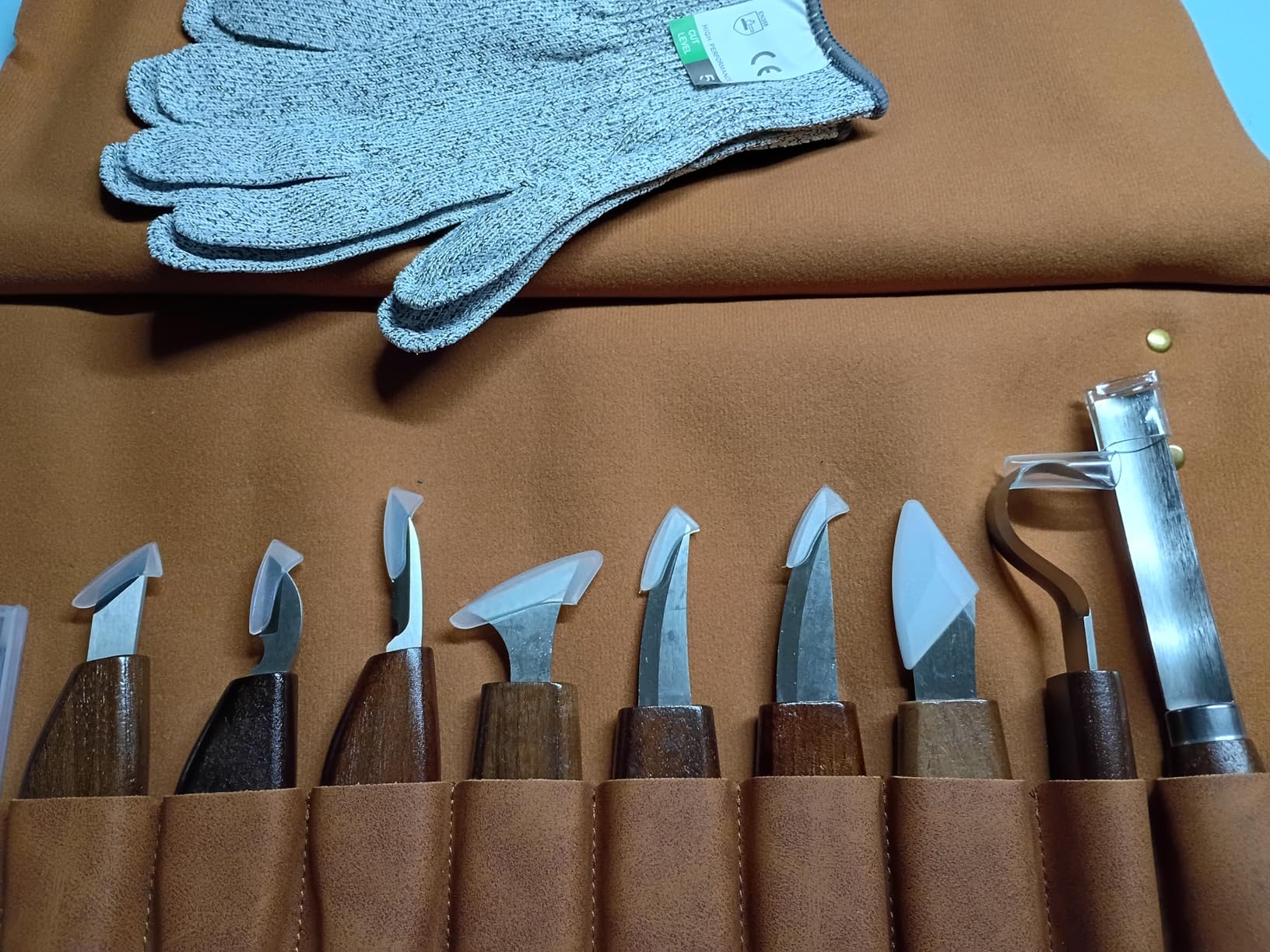 SakerNeo Deluxe Wood Carving Kit whittling kit, 25 Piece Wood Carving Tools with Thick Leather Storage Bag customer photo 1