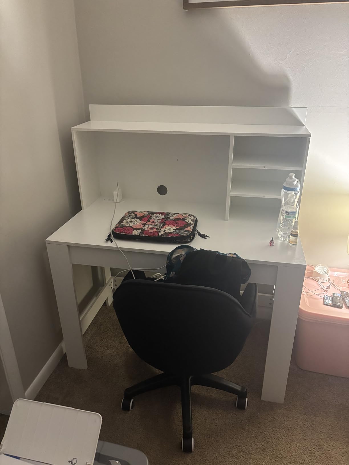 Tangkula Computer Desk with Hutch & Charging Station, Home Office Writing Study Desk with Storage Shelves, Cable Management Hole, Laptop Desk, Desk for Bedroom, Computer Workstation (Gray Oak) customer photo 1