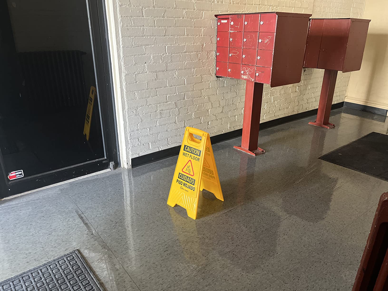 Simpli-Magic Side Press Wringer Combo Commercial Mop Bucket on Wheels, 35 Quart, Yellow, Including Wet Floor Caution Sign and Set, Polyethylene customer photo 2