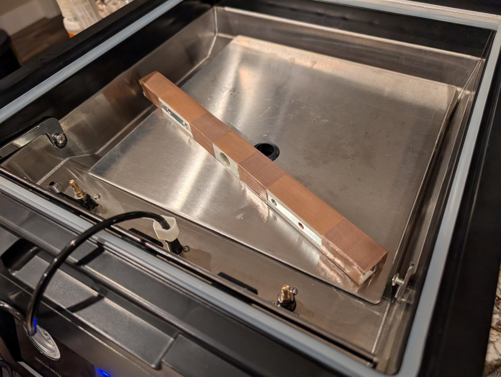 VEVOR Chamber Vacuum Sealer, 380W Pump Power, Sealing Bag Packing Machine | for Wet Foods, Meat, Compact Design with 11.5 inch Sealing Length, Ideal Commercial Sealer for Professional and Home Use customer photo 1
