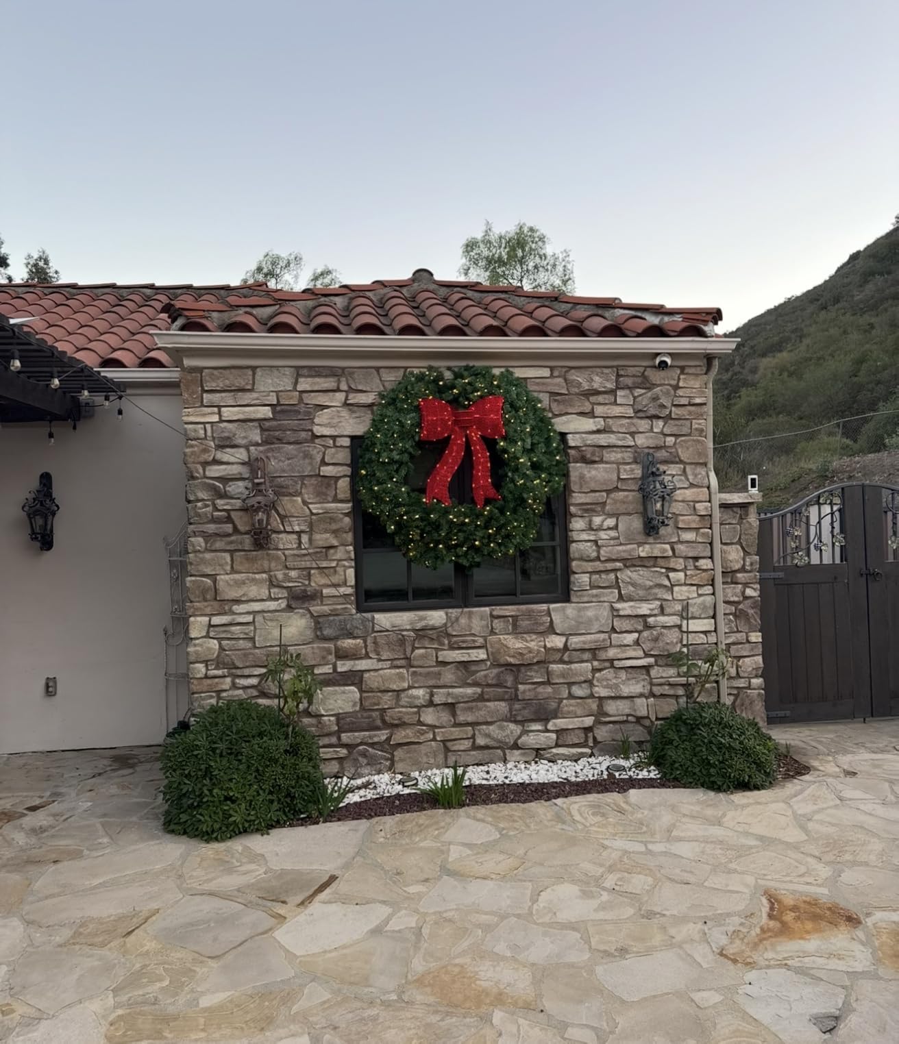 Best Choice Products 24in Large Artificial Pre-Lit Fir Christmas Wreath Holiday Accent Decoration for Door, Mantel w/Red Lighted Bow, 70 LED Lights, 100 PVC Tips, Battery Operated customer photo 2