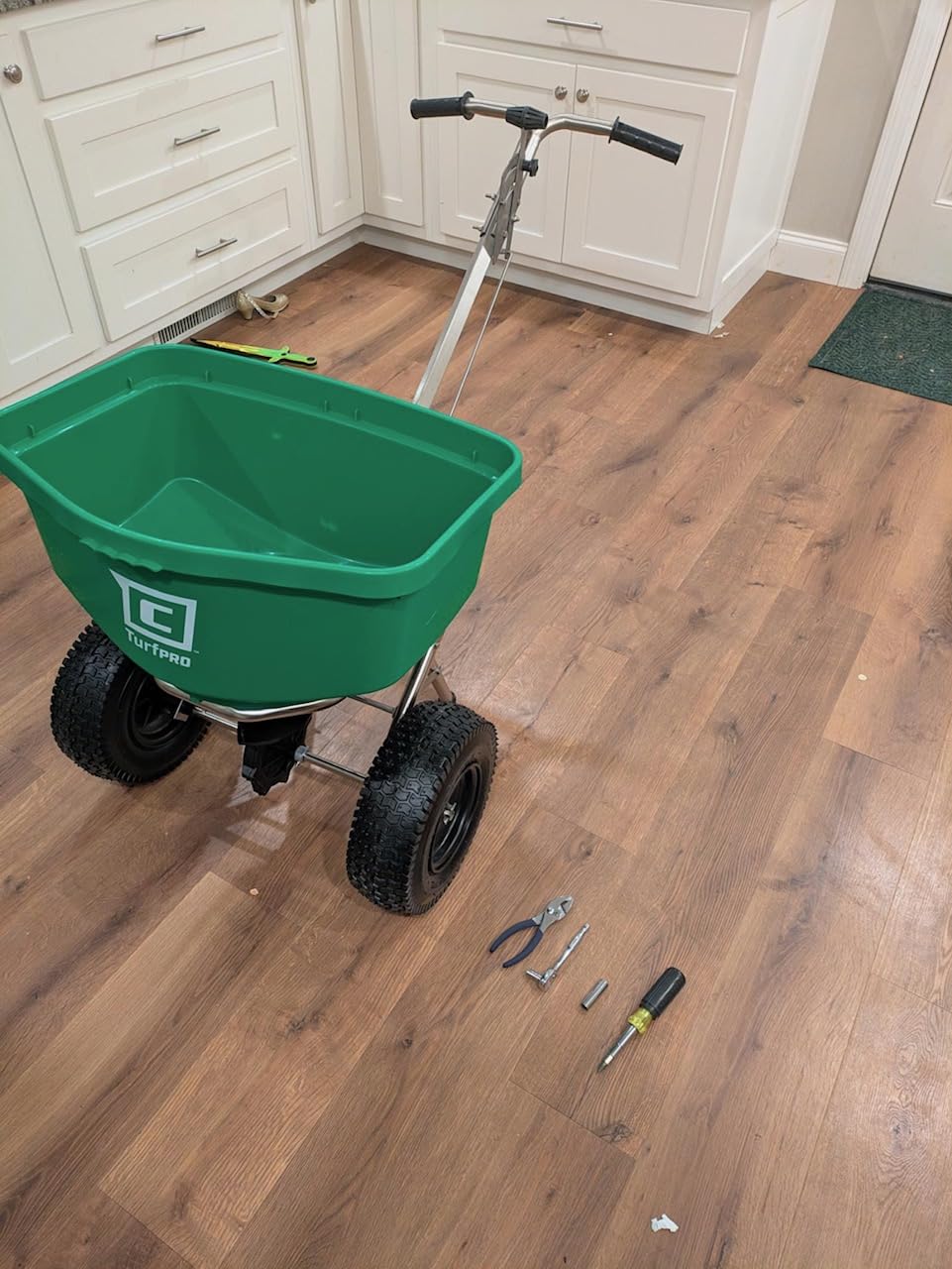 CHAPIN 89400C TurfPro 100 lb Lawn Spreader, Contractor, Stainless Steel customer photo 1