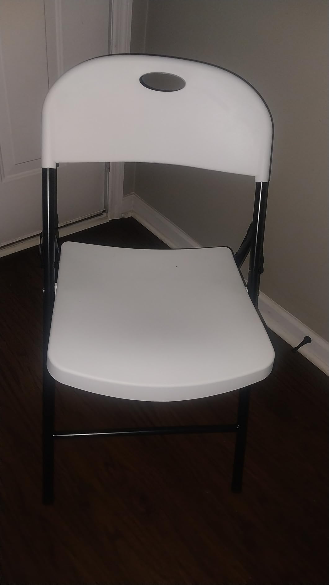 Bonnlo 10-Pack White Plastic Folding Chairs, Portable Seat with Sturdy Steel Frame for Indoor & Outdoor Use, Perfect for Banquet, Party, Wedding, Office, and Camping customer photo 1