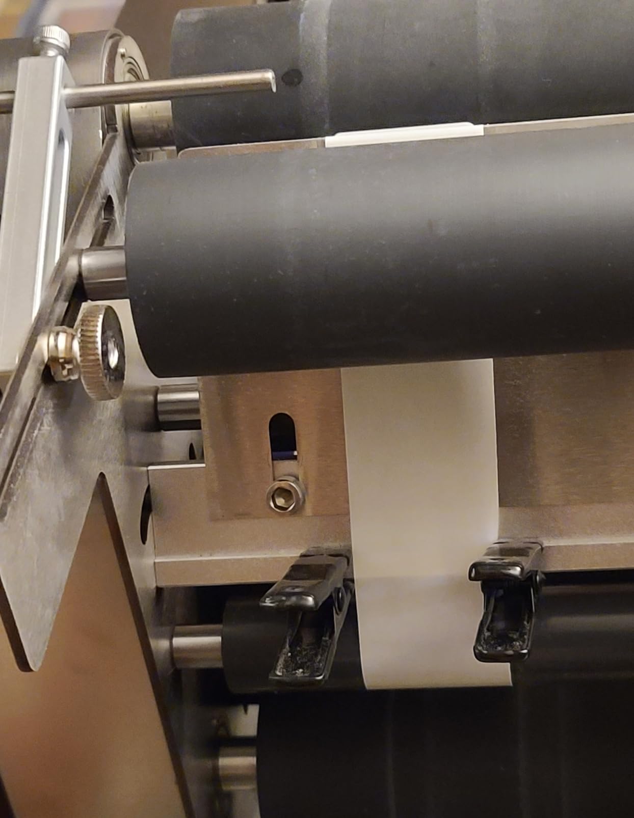 Upgrade Semi-Automatic Round Bottle Labeling Machine | 20-50 Labels/Min, Adjustable Pressure Bar, Stainless Steel Construction, Precise Label Alignment, For Small/Medium Businesses customer photo 1