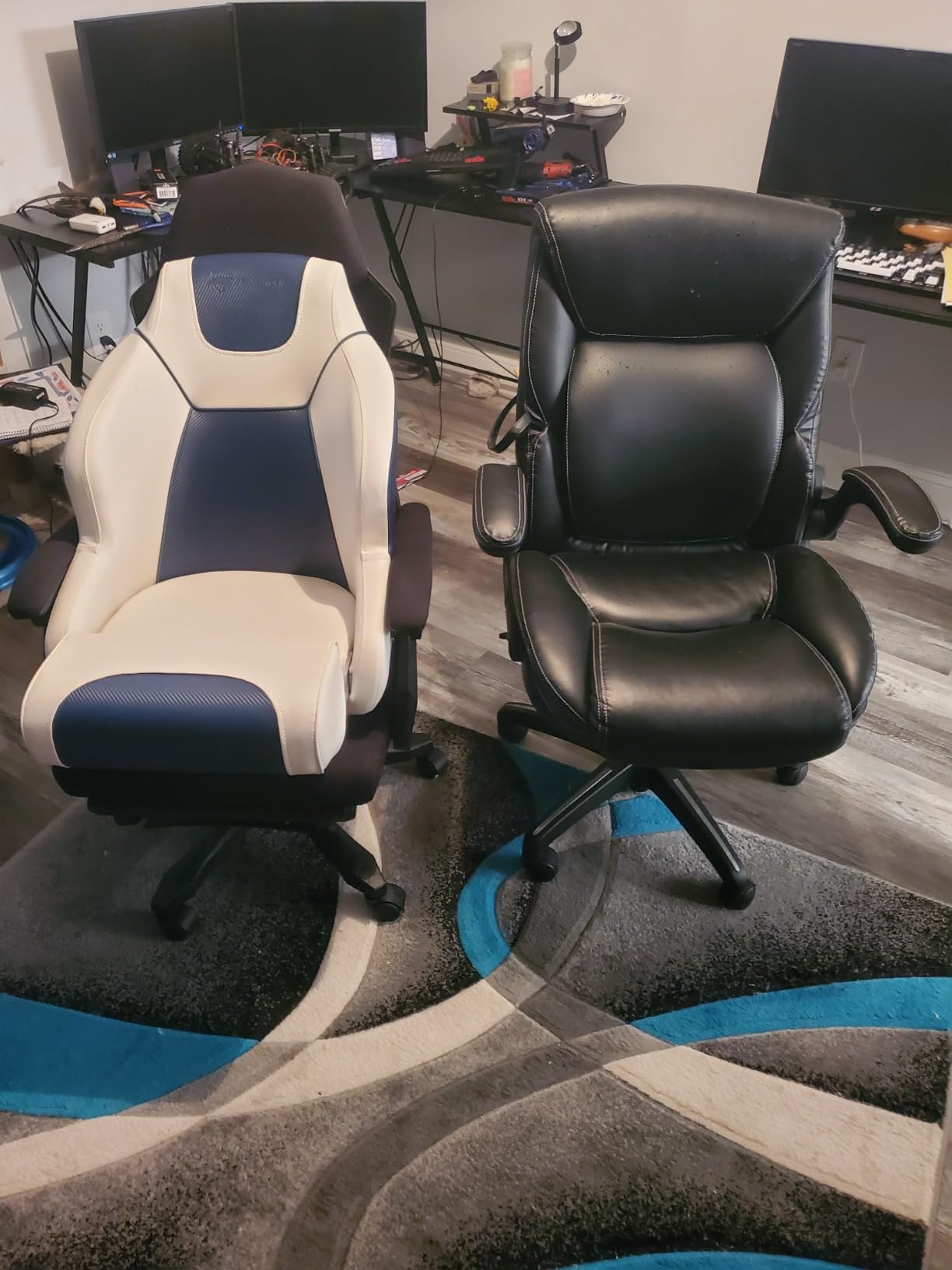Seamander Boat Captain's Chair - 2 Styles & 10 Color Options,Flip Up Bolster Boat Seat,Integral Rotomolded Frame, Premium EPDM Foam Material customer photo 1