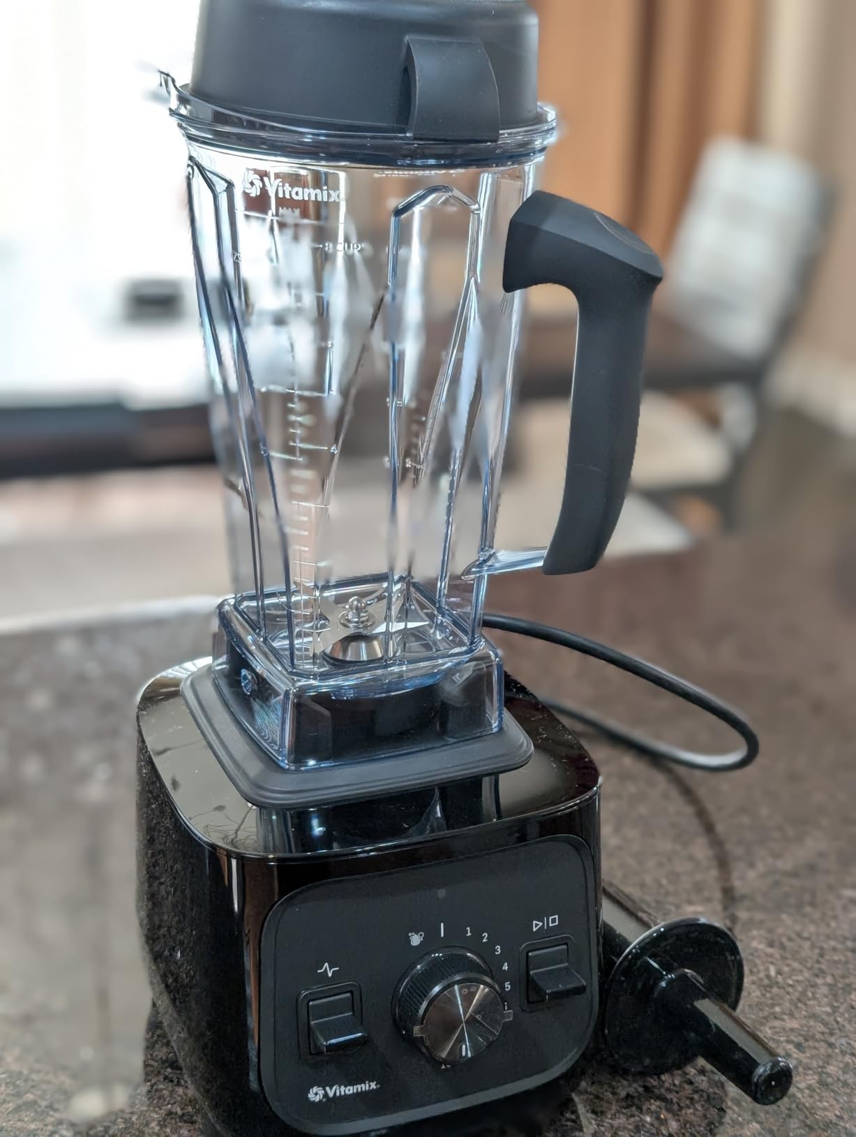 Vitamix VX1 Blender, Professional-Grade Kitchen Blender, Smoothies, Soups, Juices and More, 10-Speeds, Self-Cleaning Kitchen Appliance, 64 Oz Classic Container, Black customer photo 1