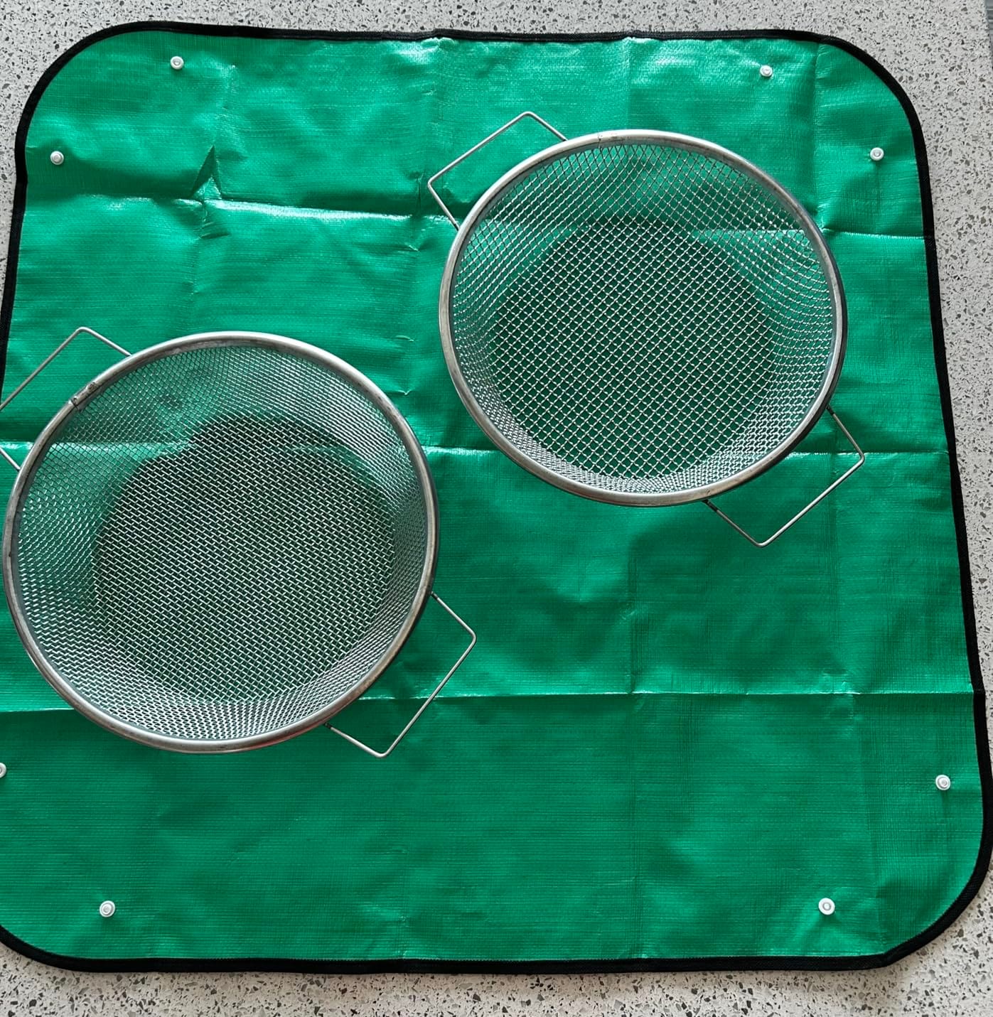 2PCS Soil Sifter for Gardening with Handle, Stainless Steel Rock Compost Soil Sifter for 5 Gallon Bucket, 1/4in, 1/8in Mesh Garden Sifting Screen Gravel Sawdust Vermicompost with Repotting Mat customer photo 1