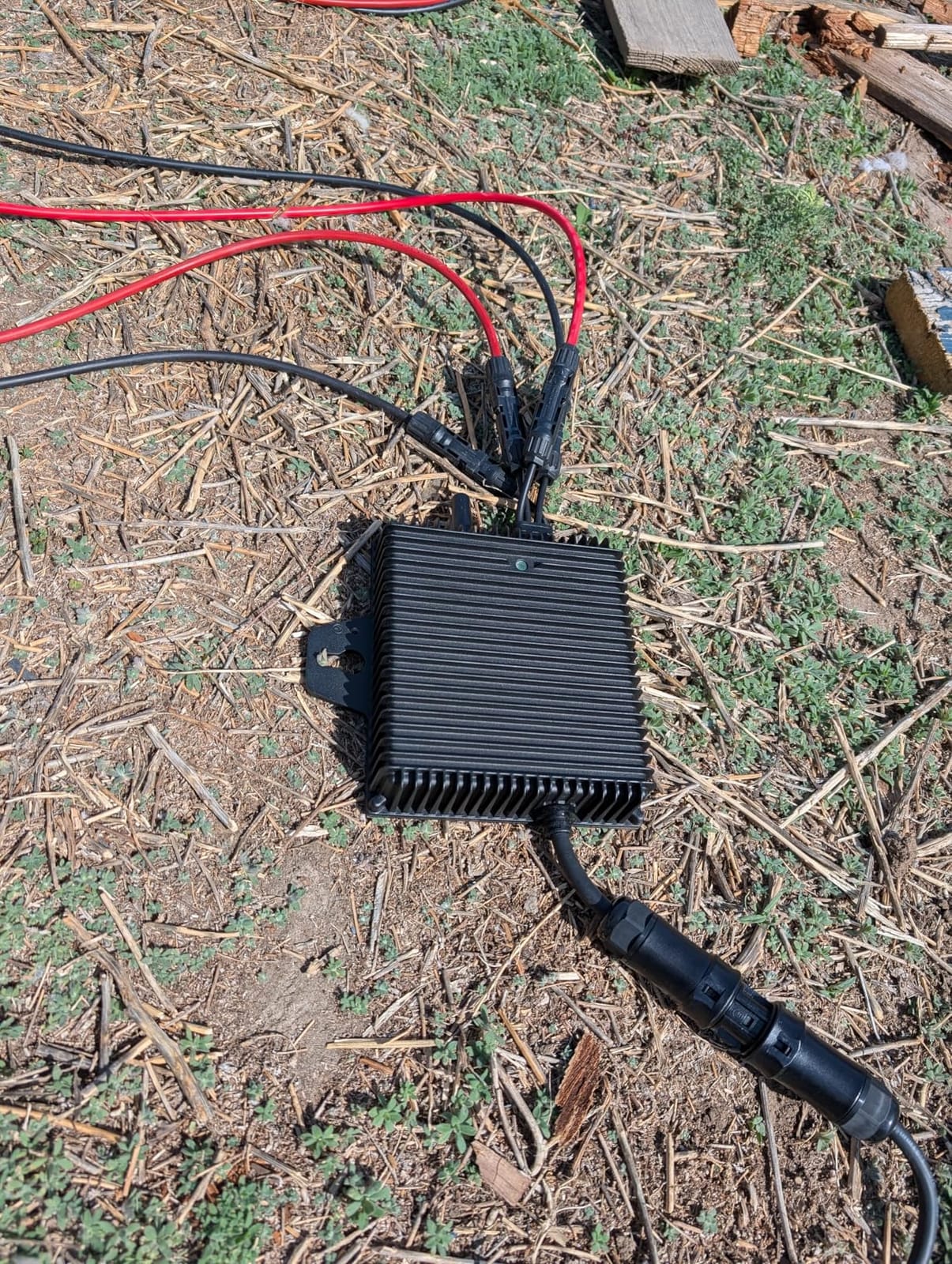 Solar Grid Tie Micro Inverter 800W, SMI800W 120V AC Grid-Tied Output with WiFi Smart App Tracking, 96% Efficiency Pure Sine Wave Inverter customer photo 1