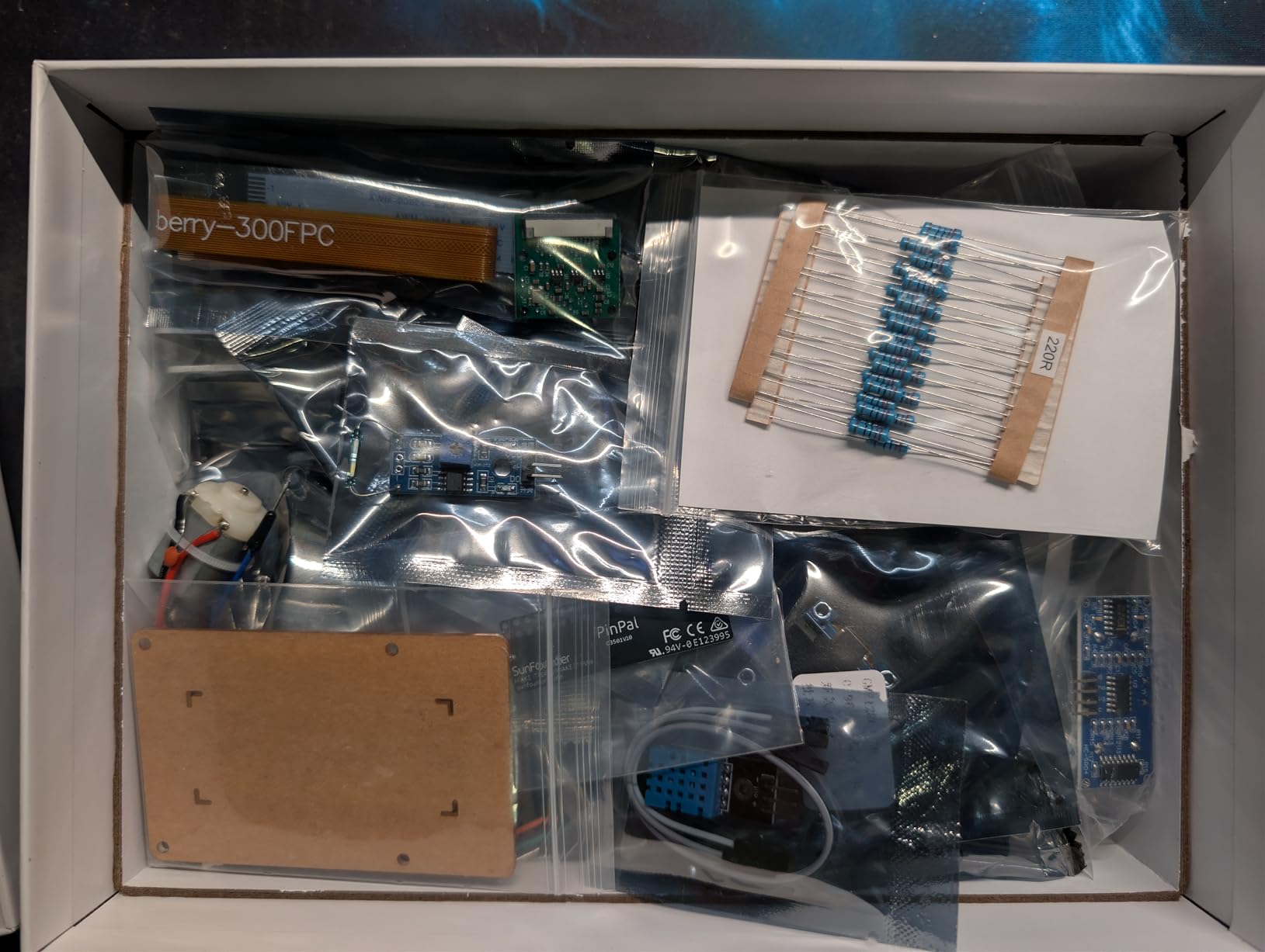 SunFounder AI Fusion Lab Kit for Raspberry Pi 5/4/3B+/Zero 2w, LLMs ChatGPT/Gemini/Grok, YOLO&OpenCV & MediaPipe, Python, Video Courses for Beginners Engineers customer photo 2