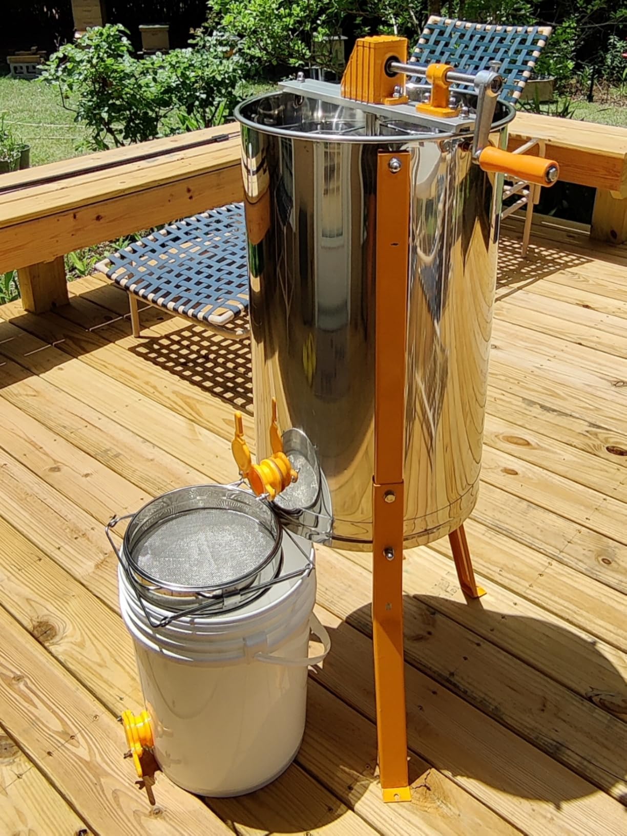 6 Frames Manual Honey Extractor, Basic Stainless Steel Drum Spinner with Clear Lid, Fits 2 Deep and 4 Medium Frames for Beginner Beekeeping Honey Harvest customer photo 1