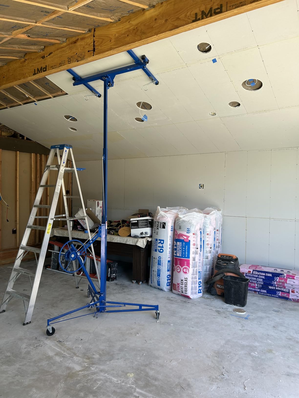 Rovibek 11FT Drywall Lift, Drywall Jack Lift for Ceiling | 360° Adjustable Drywall Panel Hoist, 150LBS Heavy Duty Drywall Lifter, Foldable Sheetrock Lift for Home Improvement (Yellow) customer photo 1