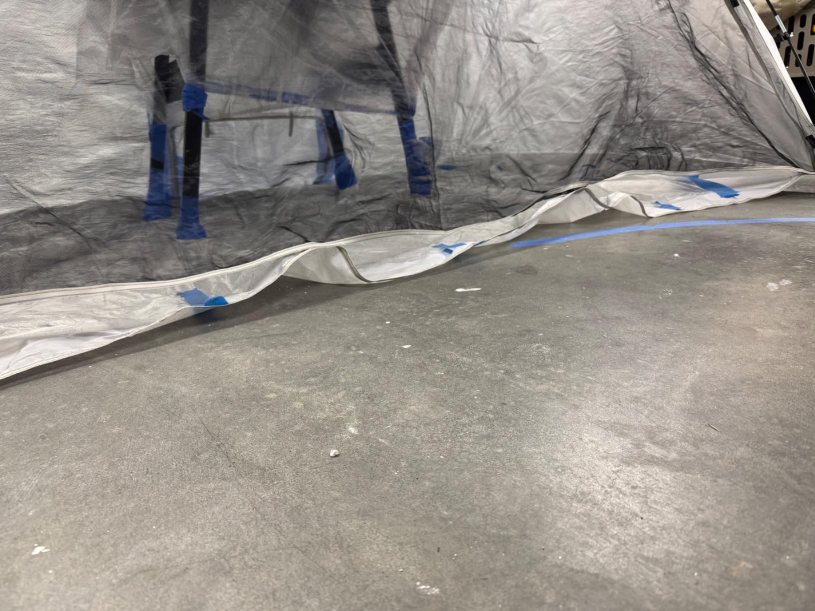 VEVOR Inflatable Paint Booth, 30 x 16 x 12 ft, Portable Spray Booth with 750W+950W Blowers and Large Filter Cotton, Arched Roof Blow Up Painting Tent for Heavy-Duty Pickup Truck, Extended Sedan, Blue customer photo 2