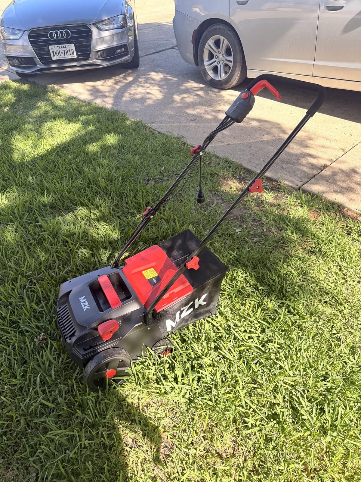MZK 13-Inch Electric Dethatcher Scarifier, 13-Amp Lawn Tool (RED) customer photo 2