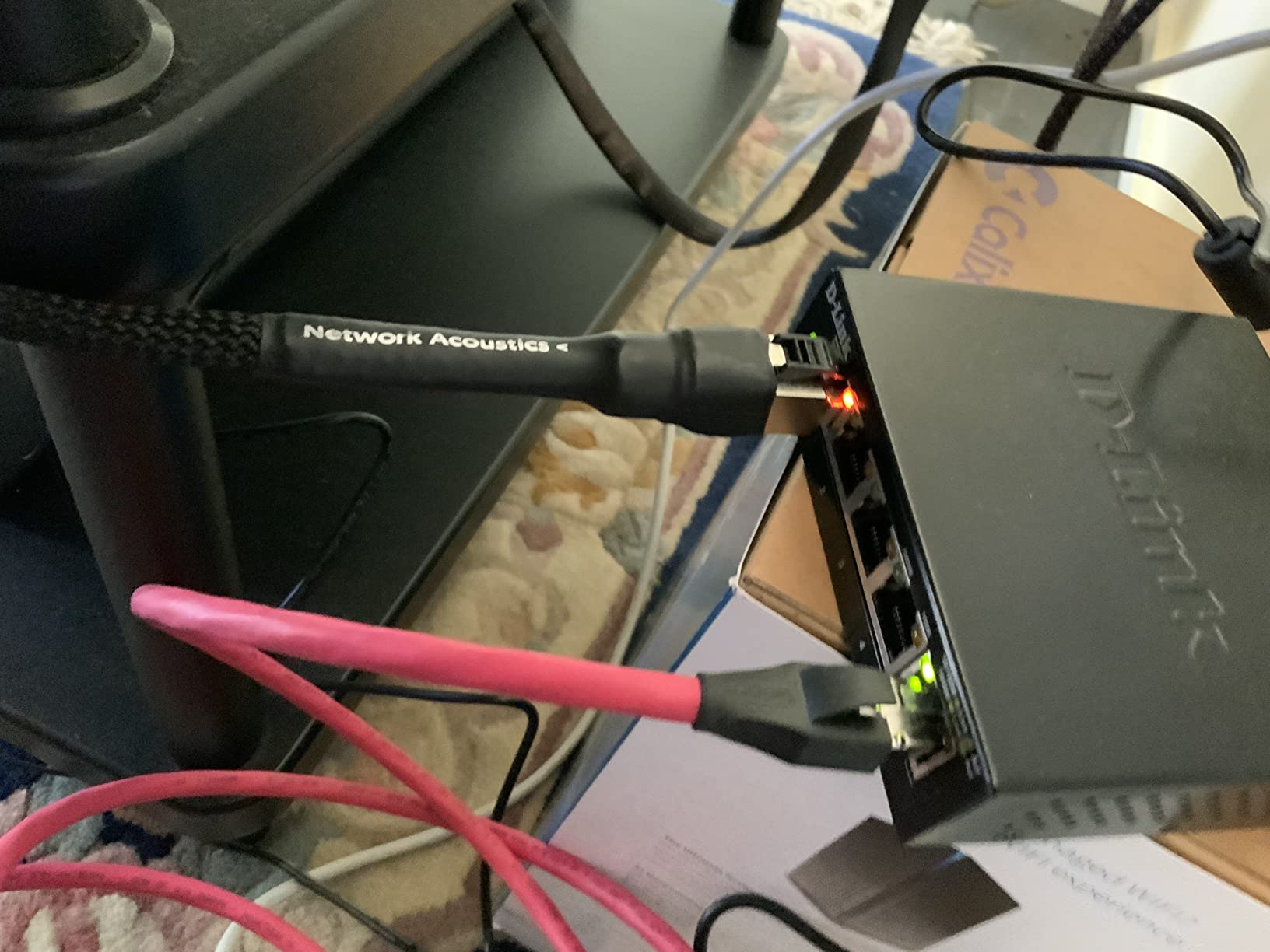 D-Link DGS-105, 5 Port Gigabit Ethernet Switch Unmanaged, Network Splitter, Silent Fanless, Network Hub, Sturdy Metal with Shielded Ports, Desktop/Wall Mount, QoS, Energy Saving, Plug and Play customer photo 1