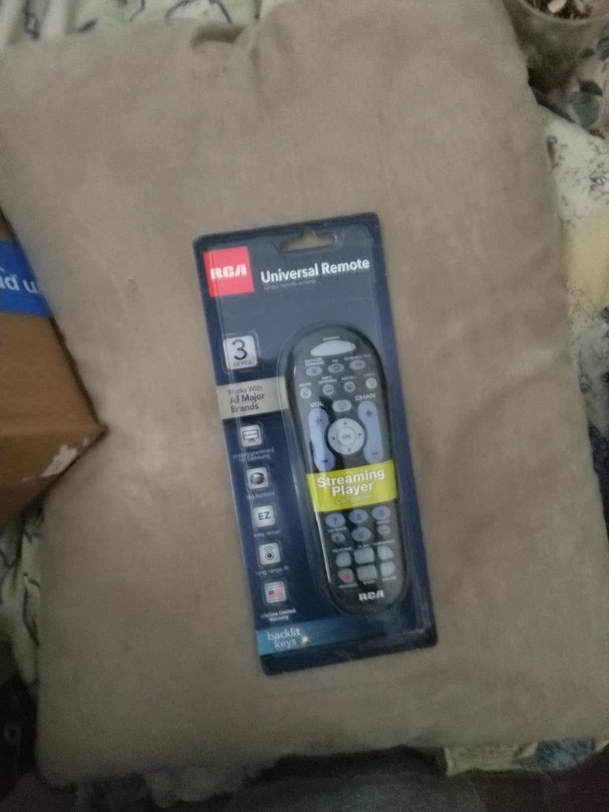 RCA RCR313BE Big Button Three-Device Universal Remote, Black customer photo 1
