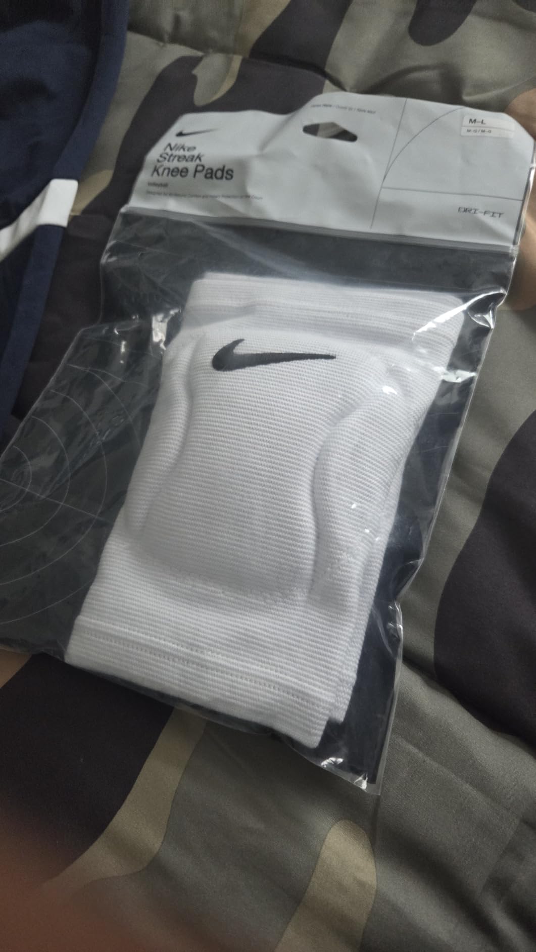 Nike Unisex Streak Volleyball Knee Pad Black Skate Safety MD/LG customer photo 2