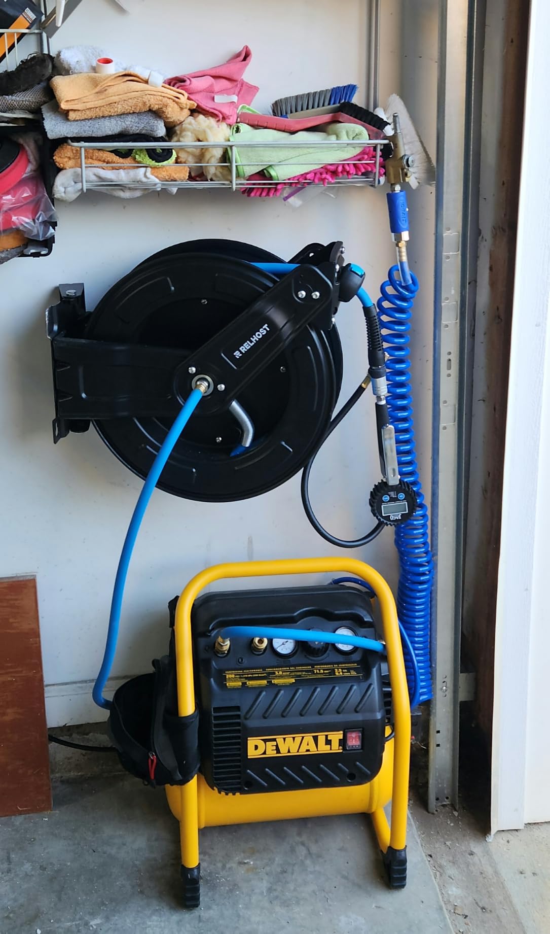 DEWALT Air Compressor for Trim, 200-PSI Max, Quiet Operation (DWFP55130) customer photo 1