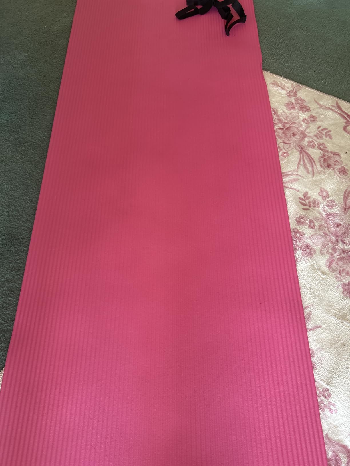 Amazon Basics Extra Thick Exercise Yoga Mat with Carrying Strap customer photo 2