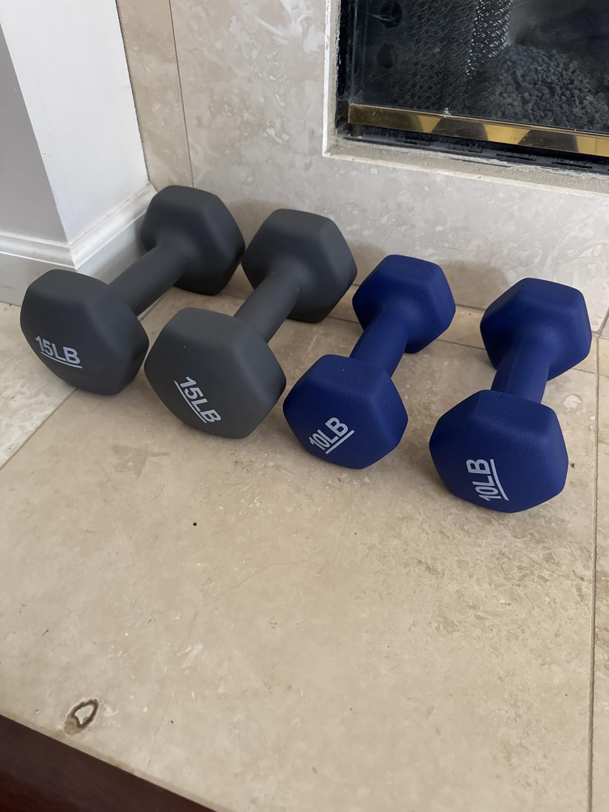 Amazon Basics Neoprene Dumbbell Hand Weights for Exercise and Muscle Toning customer photo 2