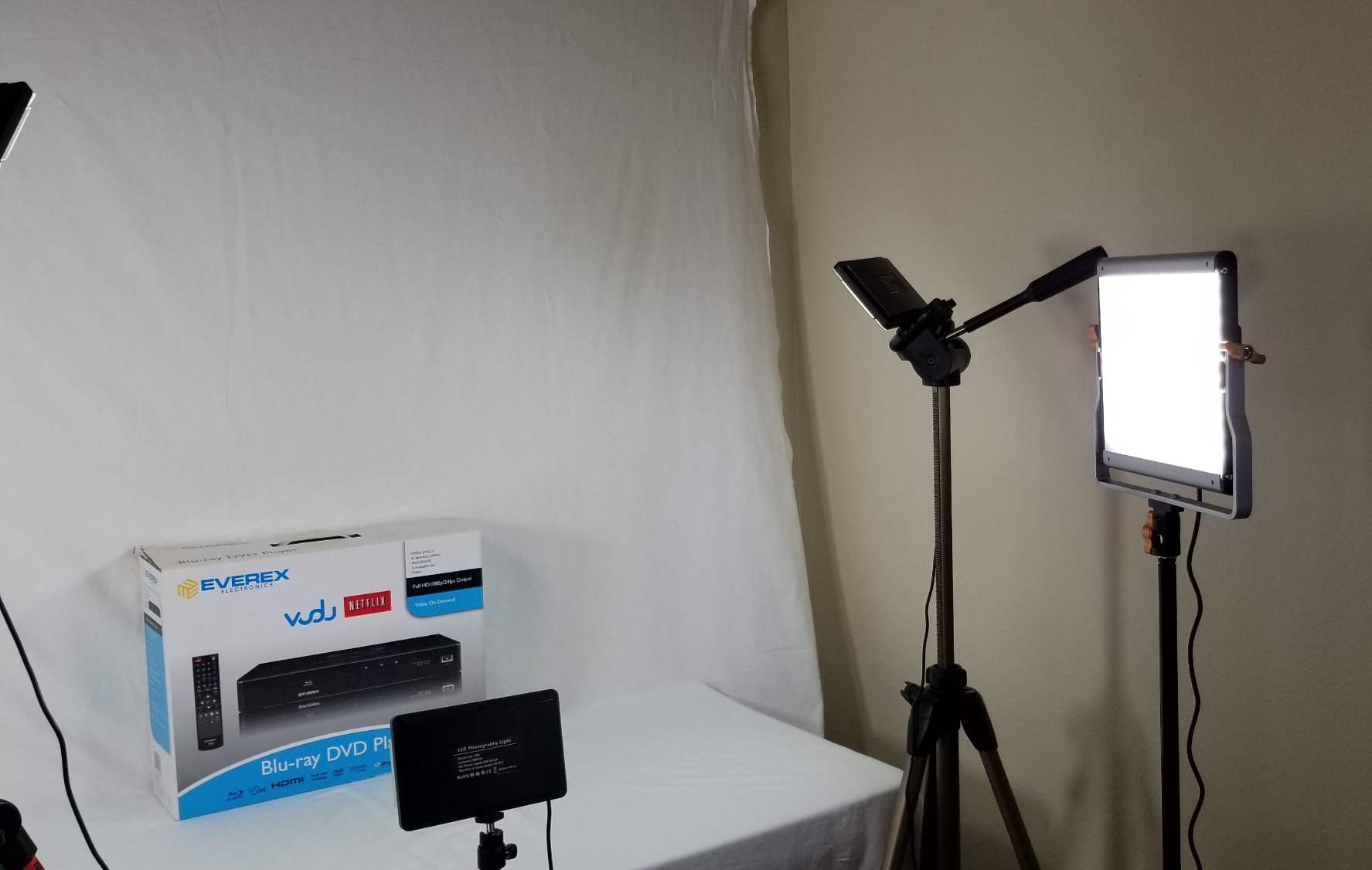 Neewer 2 Packs Dimmable Bi Color 480 LED Video Light Kit, 3200~5600K CRI 96+ LED Panel with U Bracket, 75 inches Tripod Light Stand for YouTube Recording Studio Photography Streaming Key Lighting customer photo 1
