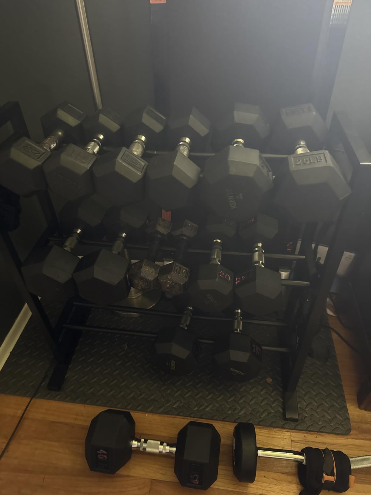 Amazon Basics Rubber Hex Dumbbell Hand Weight customer photo 1