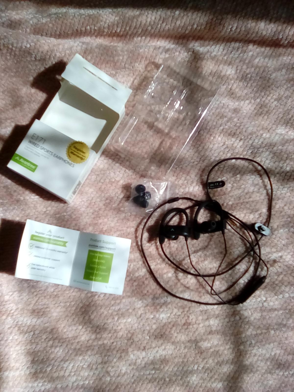 Avantree E171 - AUX 3.5mm Wired Earbuds with Microphone & Volume Control | Ear Hook Design for Running & Sports, Comfortable Fit, Compatible with Traditional 3.5mm AUX Phones Corded Headphones, Black customer photo 2
