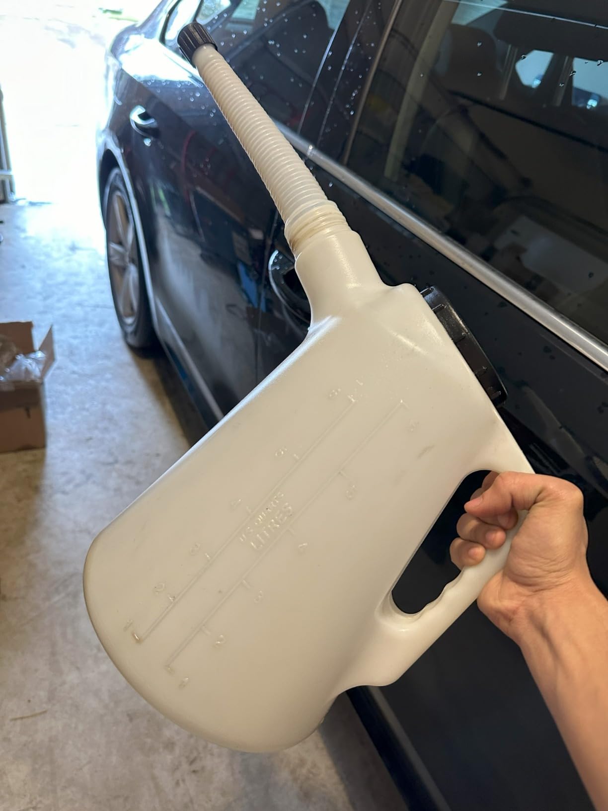 Groz 2 Liter / 2 Quart Fluid Measure, HDPE Oil Measuring Container with Flexible Spout, Spout Cap & Dust Cap, Graduated in Quarts and Liters for Automotive Garage Shop Use (41901) customer photo 1
