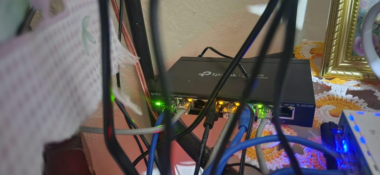 TP-Link 16 Port Gigabit Switch | Easy Smart Managed | Plug & Play | Limited Lifetime Protection | Desktop/Wall-Mount | Sturdy Metal w/ Shielded Ports | Support QoS, Vlan, IGMP and LAG (TL-SG116E) customer photo 1
