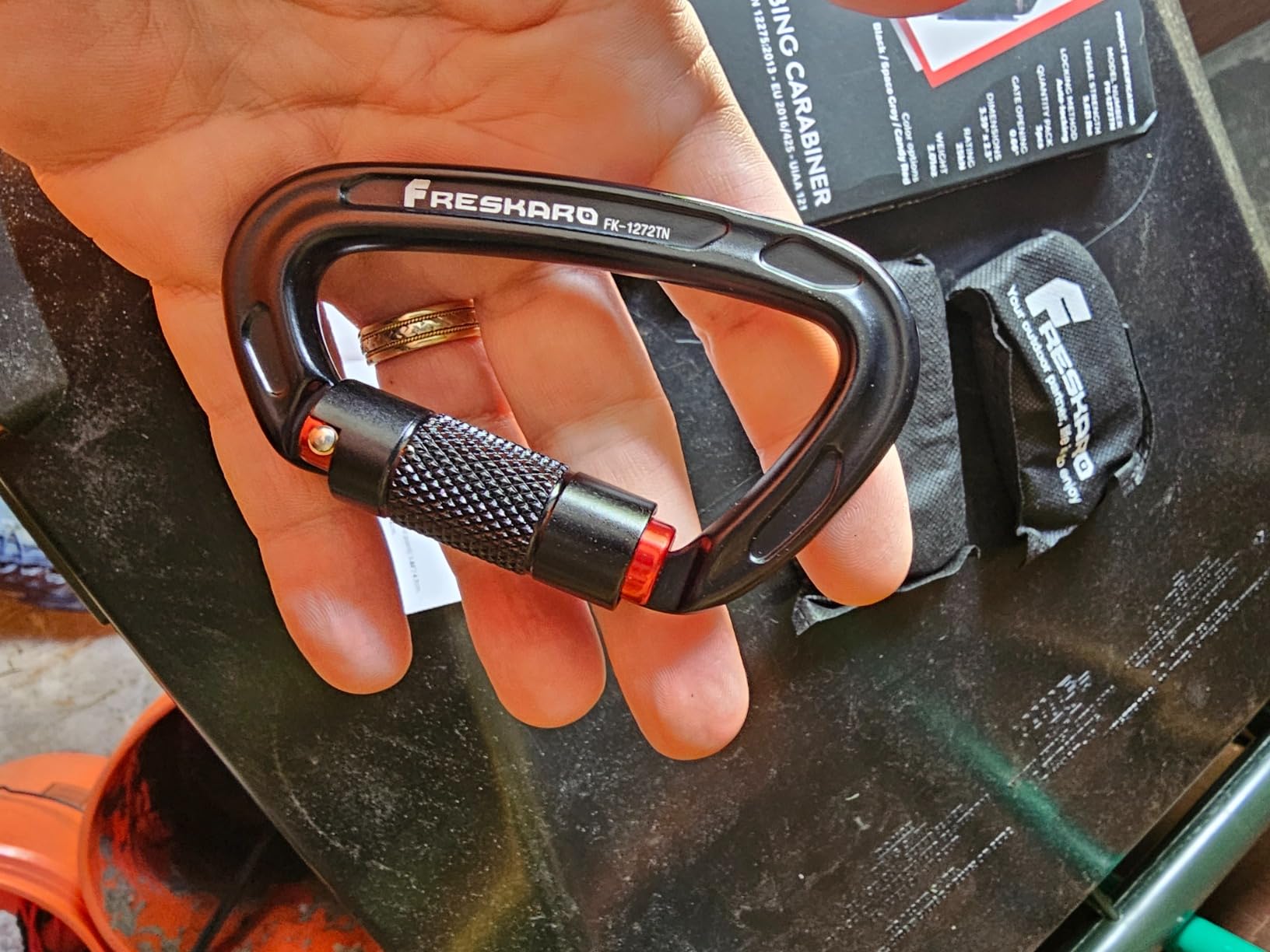 FresKaro UIAA Certified 25KN Auto Locking Climbing Carabiner Clips, Twist Lock, and Heavy Duty Carabiners for Rock Climbing, Rappelling, and Mountaineering, D Shaped customer photo 2