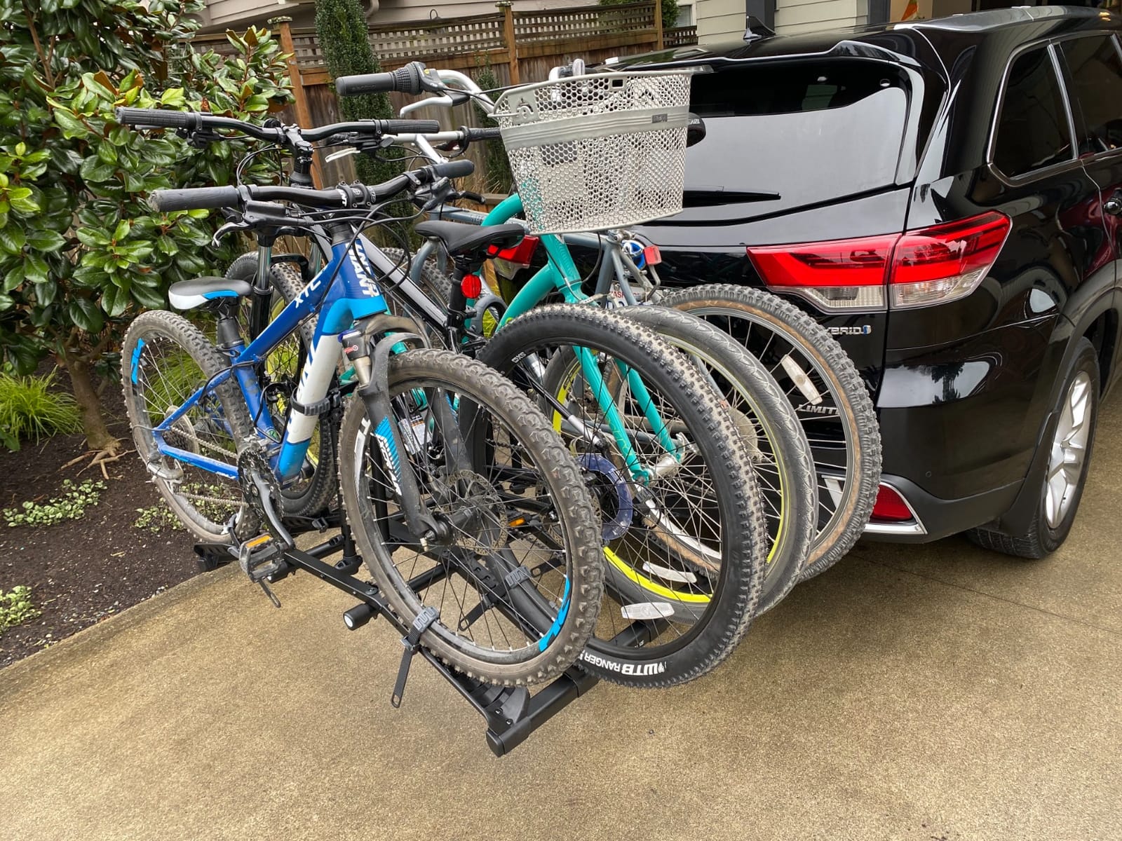 Hollywood Racks Destination 4 Hitch Bike Rack, Carries Up to 4 Bikes, Black customer photo 2