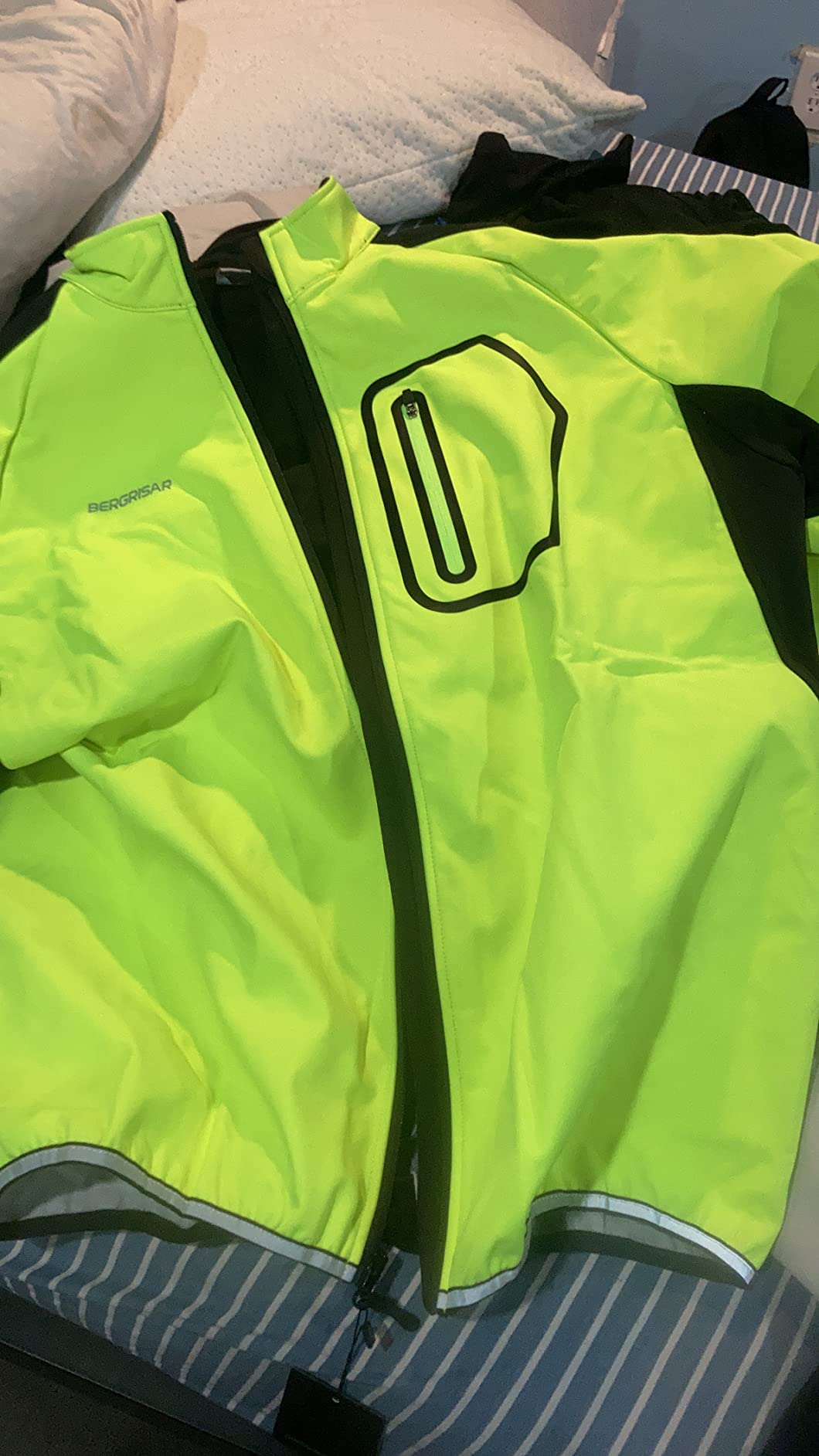 BERGRISAR Men's Cycling Jacket Thermal Softshell Windbreaker customer photo 2