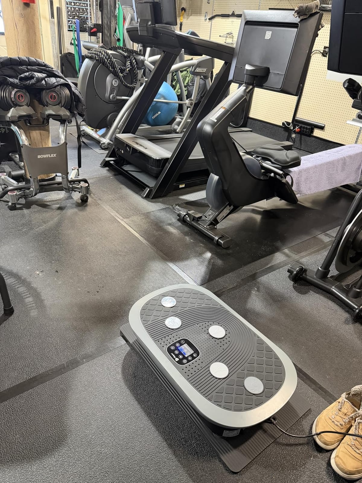 Lifepro Rumblex 4D Vibration Plate Exercise Machine with 7 Training Modes | 3 Motor Motion, Multiple Presets & Speeds, High Weight Capacity - Vibration Plate for Lymphatic Drainage & Full Body Workout customer photo 1
