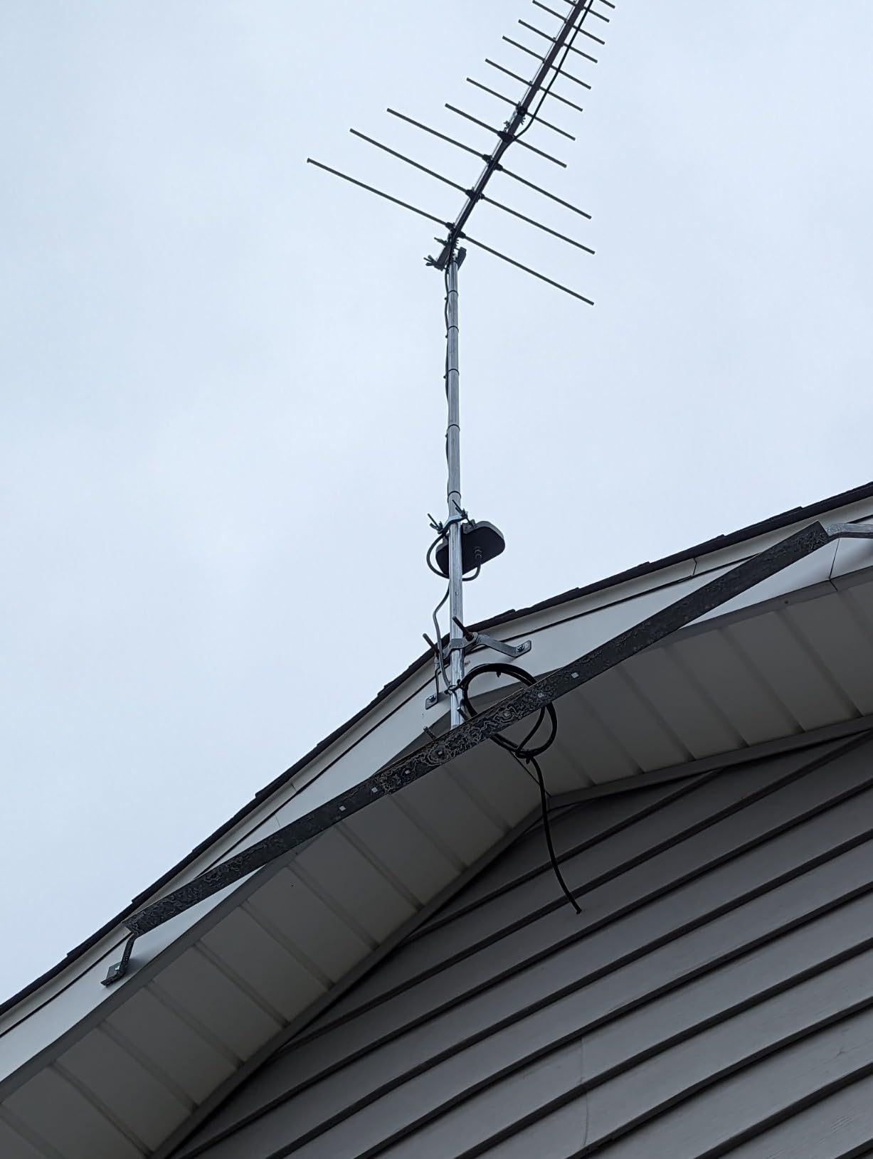 CEKAY Outdoor Yagi TV Antenna, 40 ft Cable & J-Pole, All-Metal customer photo 1