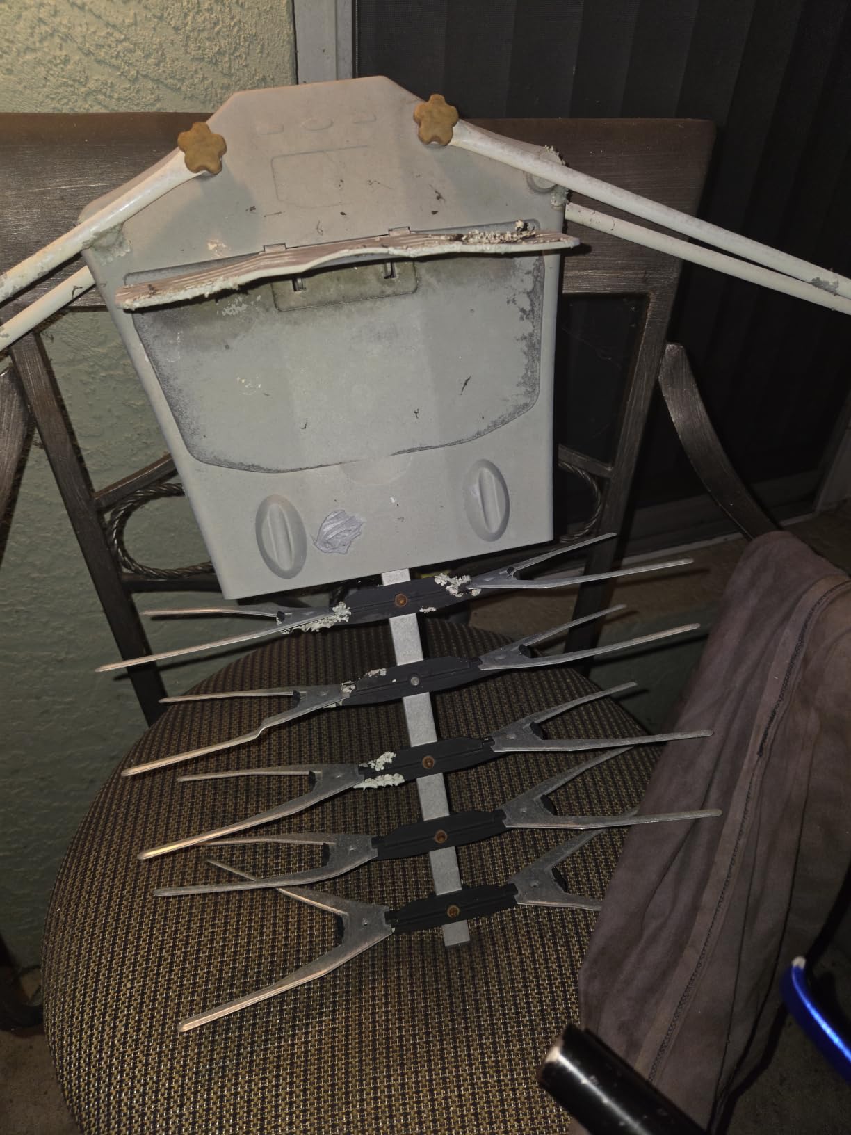 1byone Outdoor TV Antenna, 360°Omni-Directional Reception, 100+ Miles Range customer photo 2
