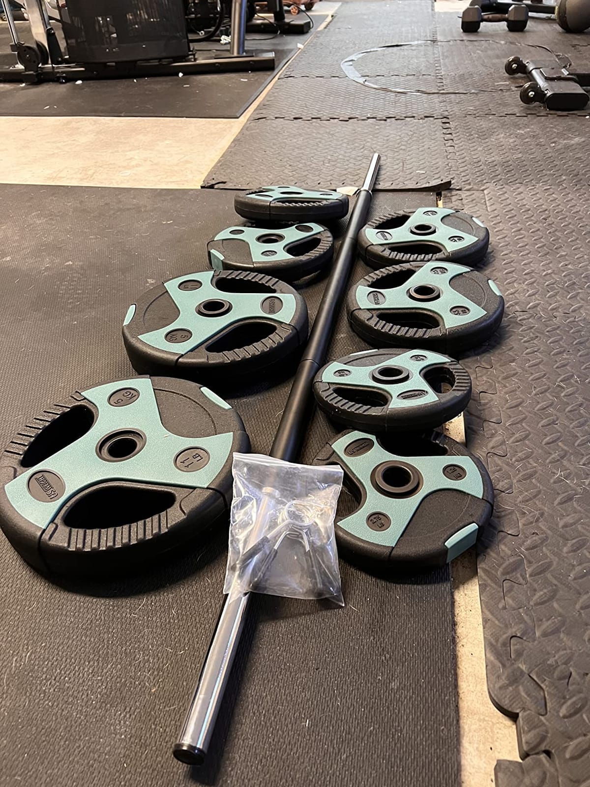 US Weight Barbell Weight Set for Home Gym with 55” padded Bar - Adjustable Weights for Exercise, Lifting, and to Build Muscle customer photo 2