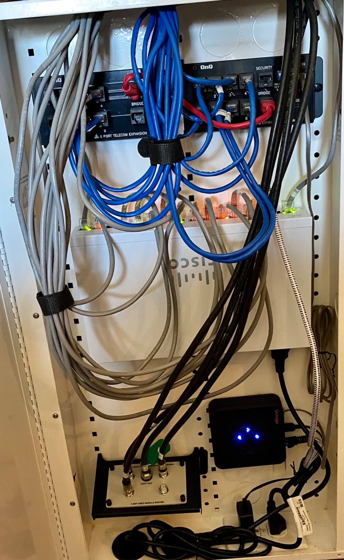 Cisco Business CBS110-16T Unmanaged Switch | 16 Port GE | Limited Lifetime Protection (CBS110-16T-NA) customer photo 1