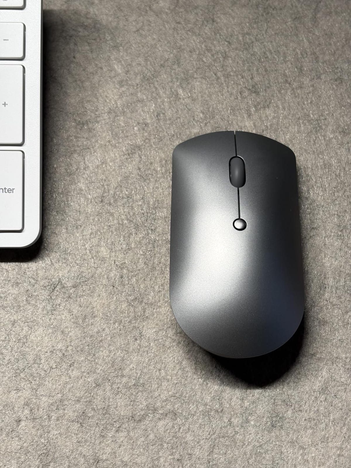 Lenovo 600 Bluetooth Silent Mouse, Blue Optical Sensor, Adjustable DPI, 4 Button, Microsoft Swift Pair, Windows, Chrome, GY50X88832, Gray customer photo 2