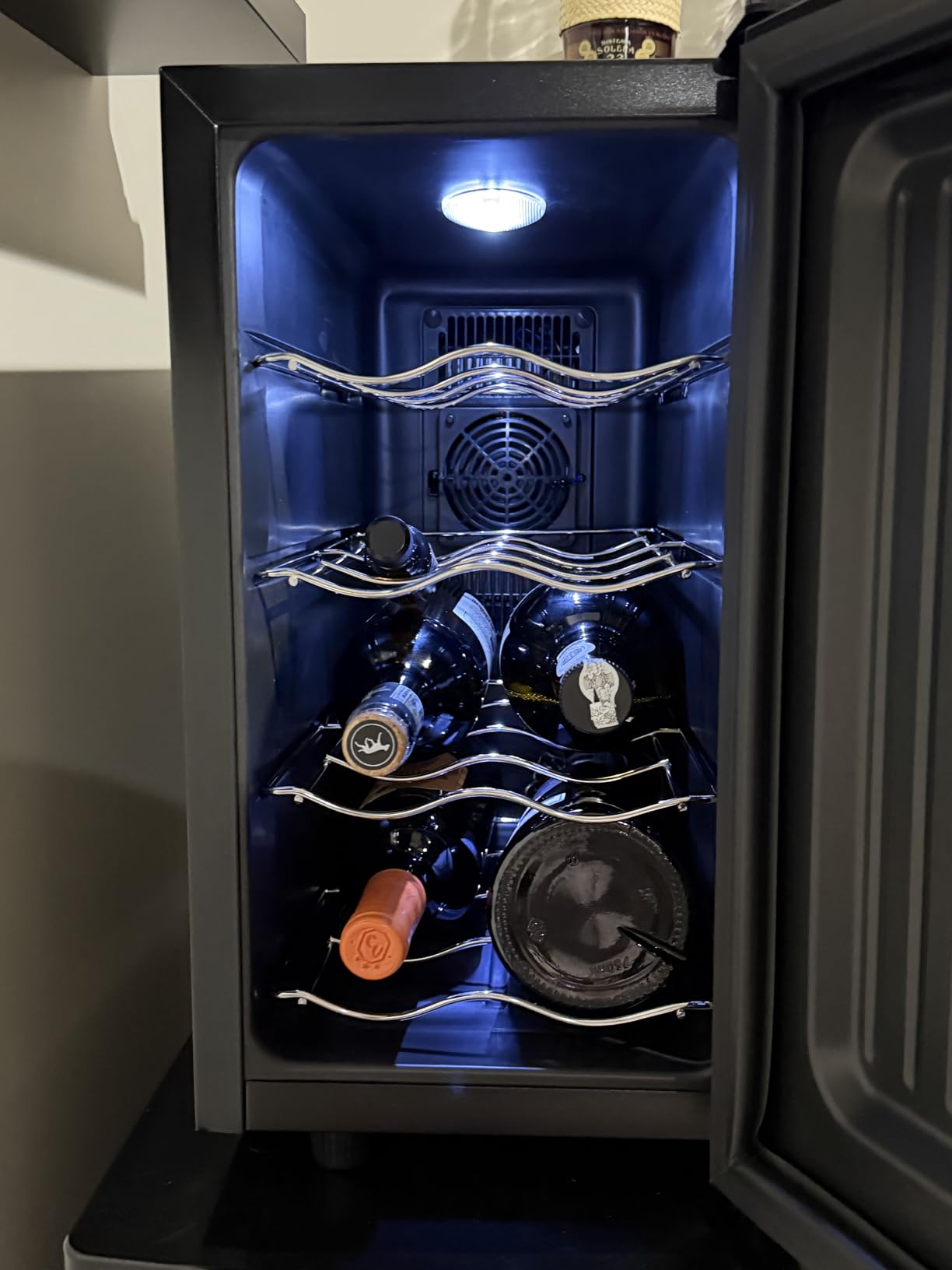 BLACK+DECKER 12-Bottle Thermoelectric Wine Chiller, BD60336, Mirrored Door customer photo 1