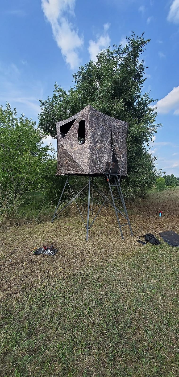 Guide Gear 6' Quad Pod Hunting Tower Blind, 2-3 Man Stand Elevated, Hunting Gear Equipment Accessories, 6x6' customer photo 2