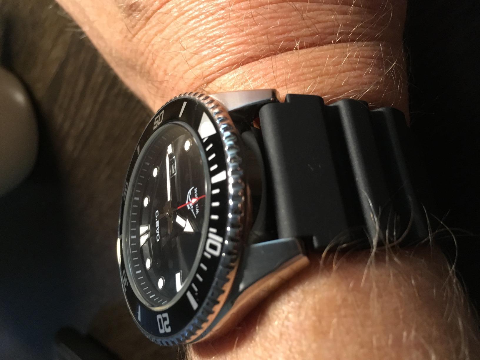 Casio MDV106 Series | Unisex Analog Watch | 200M WR | Stainless Steel Case | Resin Band | 2 Hand Analog (HR, Min, SEC) | Date Display | Screw Down Crown/Screw Down Caseback | 3 Year Battery customer photo 2