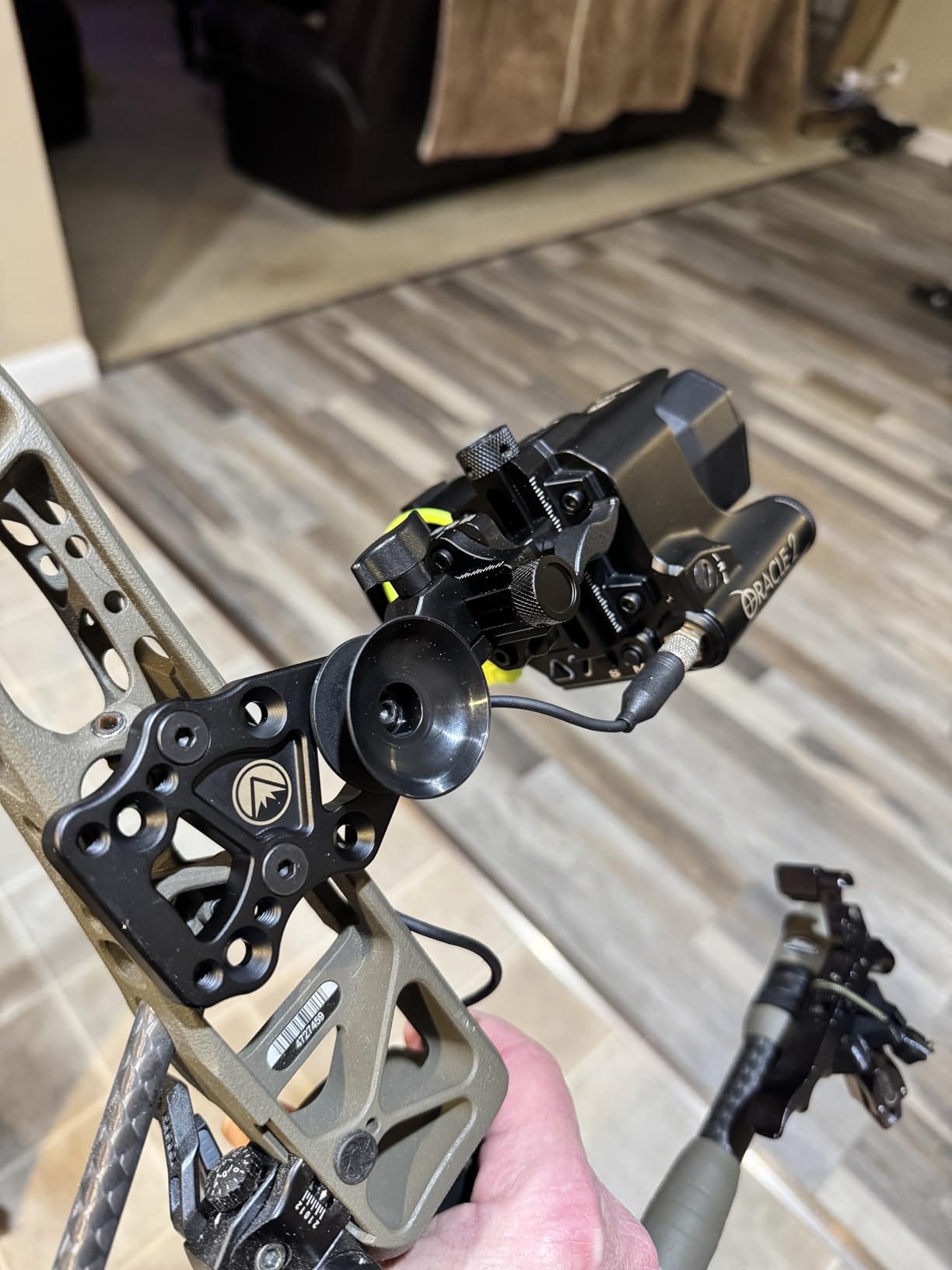 Burris Optics Oracle 2 Rangefinder Bow Sight, Built in Range Finder Measures Exact Distance, Calculates Perfect Aim/Drop Point, Adaptable Right or Left Handed Mount customer photo 1