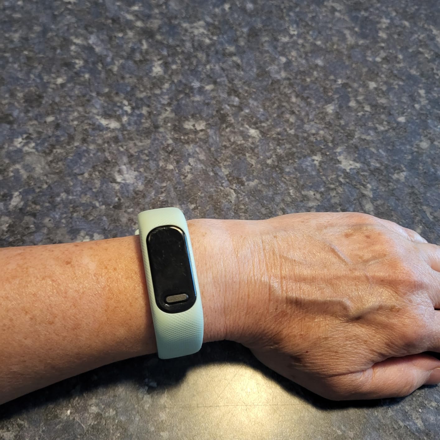 Garmin vívosmart 5, Health & Fitness Tracker, S-M, Black | Monitor Your Health, Track Your Steps and Sleep, Smart Notifications, Up to 7 Days Battery Life customer photo 2